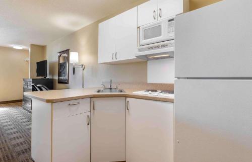 廚房, Extended Stay America Select Suites - St. Louis - O' Fallon, IL in 奧法隆 (IL) 廚房, Extended Stay America Select Suites - St. Louis - O' Fallon, IL in 奧法隆 (IL)