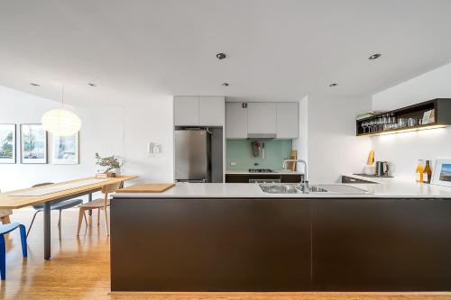 บริการและสิ่งอำนวยความสะดวก, Berlin Muse - Stylish Comfort Meets Urban Zest in อเล็กซานเดรีย บริการและสิ่งอำนวยความสะดวก, Berlin Muse - Stylish Comfort Meets Urban Zest in อเล็กซานเดรีย