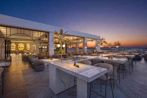 餐廳, 亞當斯海灘酒店 (Adams Beach Hotel) in 阿亞那帕 餐廳, 亞當斯海灘酒店 (Adams Beach Hotel) in 阿亞那帕