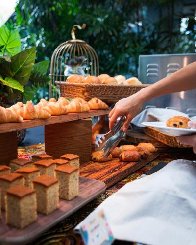 อาหารและเครื่องดื่ม, โรงแรมสตูดิโอเอ็ม (Studio M Hotel) near สถานีรถไฟฟ้า MRT - Chinatown อาหารและเครื่องดื่ม, โรงแรมสตูดิโอเอ็ม (Studio M Hotel) near สถานีรถไฟฟ้า MRT - Chinatown