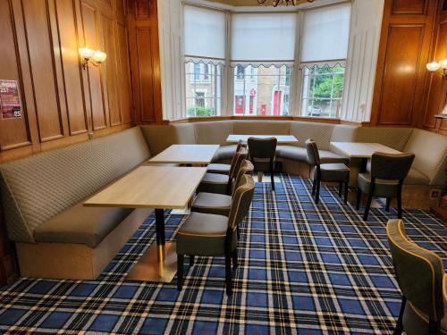 Bar/ Salón, Victoria Hotel in Kirkcaldy Bar/ Salón, Victoria Hotel in Kirkcaldy