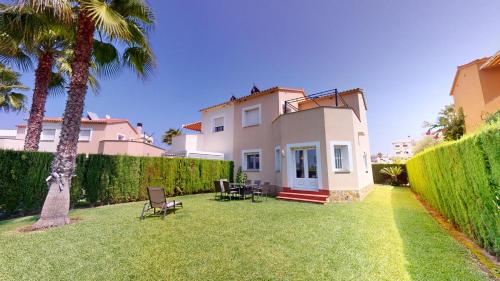 Cattleya by Oliva Nova