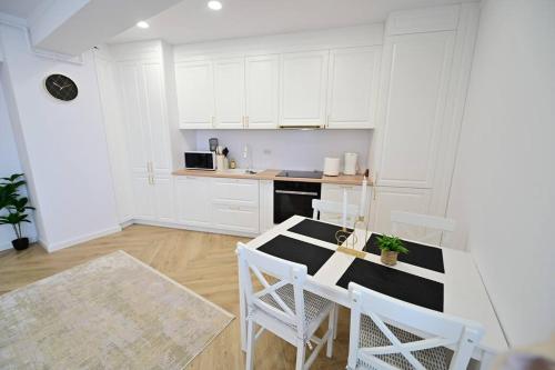 FLH - SIBIU - The Evolution LUXURY Apt - 2 Bedrooms, 1 Livingroom, 2BA with 3 ACs Units and Panorami in Selimbar FLH - SIBIU - The Evolution LUXURY Apt - 2 Bedrooms, 1 Livingroom, 2BA with 3 ACs Units and Panorami in Selimbar