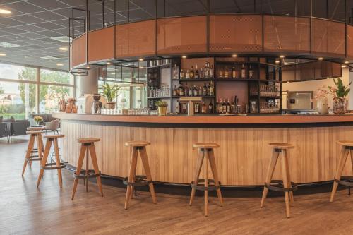 Bar, Holiday Inn - the niu, Tab Dusseldorf Main Station By IHG in Düsseldorf Bar, Holiday Inn - the niu, Tab Dusseldorf Main Station By IHG in Düsseldorf