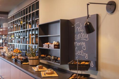 Đồ ăn và thức uống, Holiday Inn - the niu, Tab Dusseldorf Main Station in Dusseldorf Đồ ăn và thức uống, Holiday Inn - the niu, Tab Dusseldorf Main Station in Dusseldorf