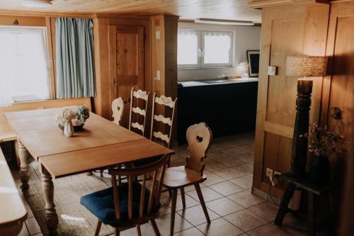 Ganze Herberge am Alpstein fur Gruppen bis 12 Personen und Familien, Appenzell Premium Privatunterku in Schwende Ganze Herberge am Alpstein fur Gruppen bis 12 Personen und Familien, Appenzell Premium Privatunterku in Schwende