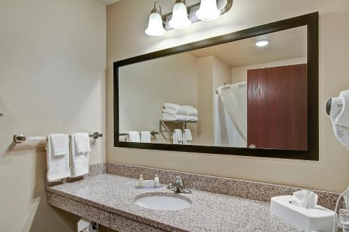 在meiguo.com看到的Cobblestone Hotel & Suites – Pulaski/Green Bay的介绍图片