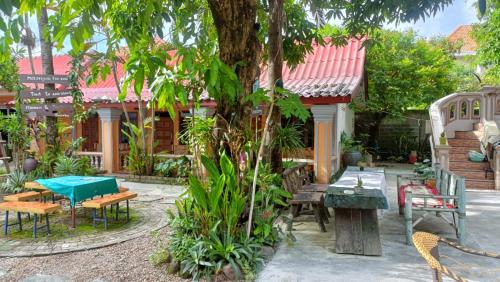 Khamphouy Guesthouse in Champasak Khamphouy Guesthouse in Champasak