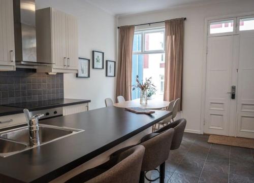 In the Heart of Brosundet Fully equipped 3 Bed Room Ap in 奧勒松 In the Heart of Brosundet Fully equipped 3 Bed Room Ap in 奧勒松