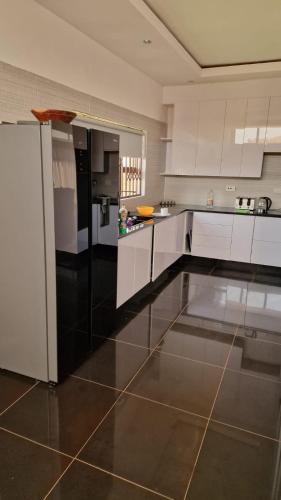 ห้องครัว, Rachel`s Guest House - Harare in สวนเกรย์สโตน ห้องครัว, Rachel`s Guest House - Harare in สวนเกรย์สโตน
