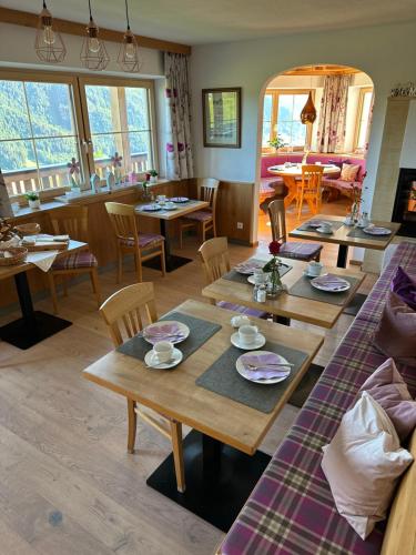 Restaurant, La Montana Ski & Hiking LODGE in Schladming Restaurant, La Montana Ski & Hiking LODGE in Schladming