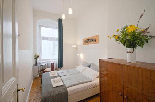 Courtyard Apartment (REBELI)