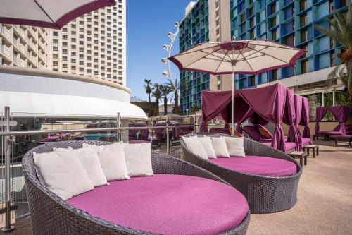 Swimming pool, Harrah's Las Vegas Hotel in Las Vegas (NV) Swimming pool, Harrah's Las Vegas Hotel in Las Vegas (NV)