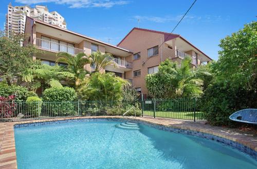 Blue Skies - 2 br Broadbeach