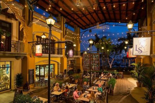 Restaurant, Luxury Condo at Los Suenos Resort & Marina in Herradura Restaurant, Luxury Condo at Los Suenos Resort & Marina in Herradura