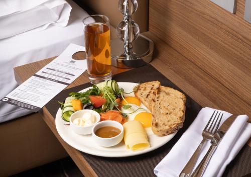 Food and beverages, Maidan Palace Hotel in Kyiv Food and beverages, Maidan Palace Hotel in Kyiv