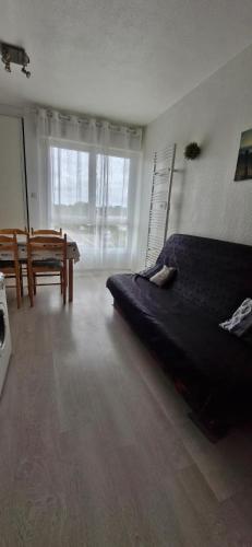 Studio 30m plage - Marina 5 - 31 allee des pinons - 1-1 in Saint-Jean-de-Monts Studio 30m plage - Marina 5 - 31 allee des pinons - 1-1 in Saint-Jean-de-Monts
