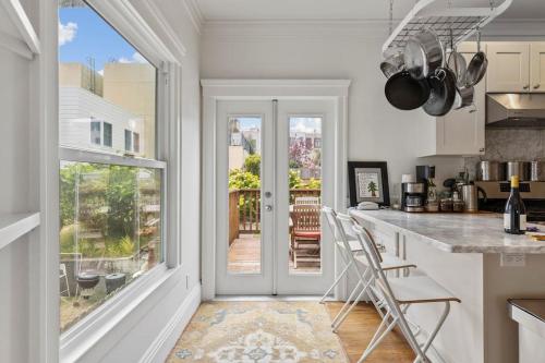 Spacious SF Haven - Cozy Bedrooms & Modern Kitchen near de Young Museum Spacious SF Haven - Cozy Bedrooms & Modern Kitchen near de Young Museum
