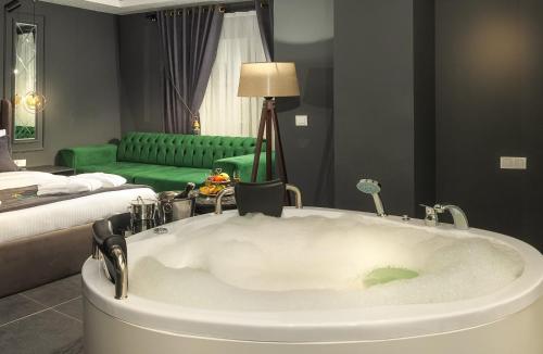 ห้องพัก, คราล เอเอส ซุอิต โฮเทล (KRAL AS SUİT HOTEL) in เอยูป ห้องพัก, คราล เอเอส ซุอิต โฮเทล (KRAL AS SUİT HOTEL) in เอยูป