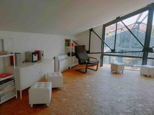 Loft avec Piscine Interieure et Jardin in Melun Loft avec Piscine Interieure et Jardin in Melun