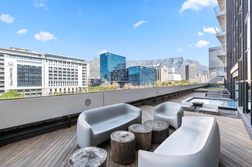 The Onyx 719 by Host Agents