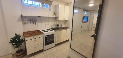 Beautiful basement apartment, very private and close to the metro in 헤셀뷔 빌라스타드 Beautiful basement apartment, very private and close to the metro in 헤셀뷔 빌라스타드