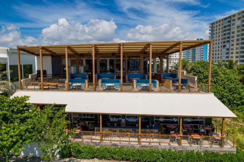 Restaurant, Catalina by the Beach 6 near Pompano Citi Centre Restaurant, Catalina by the Beach 6 near Pompano Citi Centre
