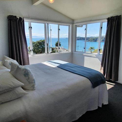 Guestroom, Oneroa Bay View Apartment in Oneroa Guestroom, Oneroa Bay View Apartment in Oneroa