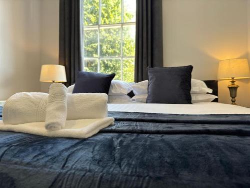 Luxury Ensuite Apartment with Balcony Free Parking