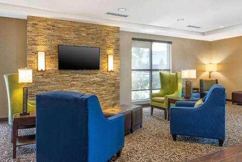 ล็อบบี้, คอมฟอร์ต อินน์ แอนด์ สวีท แอท ครอสเพล็กซ์ วิลเลจ (Comfort Inn & Suites At CrossPlex Village) near ลีเจิน ฟิล ล็อบบี้, คอมฟอร์ต อินน์ แอนด์ สวีท แอท ครอสเพล็กซ์ วิลเลจ (Comfort Inn & Suites At CrossPlex Village) near ลีเจิน ฟิล