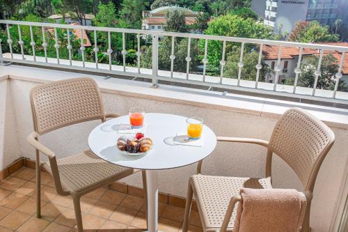 طعام و مشروبات, فندق جاسمينوم (Hotel Jasminum) in بيبيوني طعام و مشروبات, فندق جاسمينوم (Hotel Jasminum) in بيبيوني