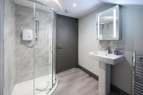 卫浴间, Diamond House - 4 bedroom luxury home in 南艾尔德里 卫浴间, Diamond House - 4 bedroom luxury home in 南艾尔德里