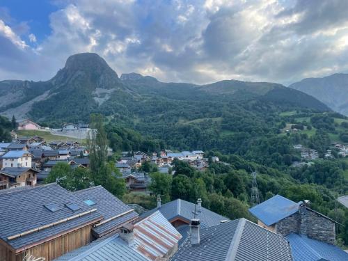 Charmant 85m² pour 6 personnes à St Martin de Belleville, proche piste et commerces - FR-1-452-382 (Appartement Confortable 85m² pour 6 Pers. avec Terrasse, a 300m des Pistes a St Martin de Belleville) in Villarencel Charmant 85m² pour 6 personnes à St Martin de Belleville, proche piste et commerces - FR-1-452-382 (Appartement Confortable 85m² pour 6 Pers. avec Terrasse, a 300m des Pistes a St Martin de Belleville) in Villarencel