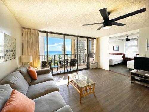 Waikiki's Ocean View Condo, Near Beach with Parking