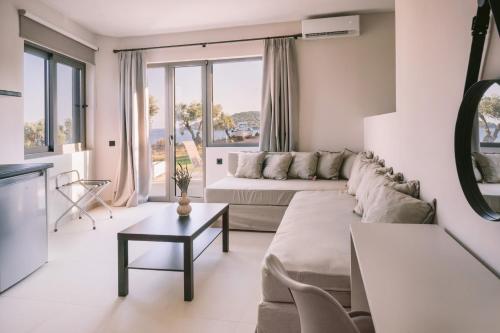balcon/terasă, Cape Blue Suites in Insula Skiathos balcon/terasă, Cape Blue Suites in Insula Skiathos