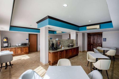 Food and beverages, Days Inn by Wyndham Baton Rouge/I-10 in Baton Rouge (LA) Food and beverages, Days Inn by Wyndham Baton Rouge/I-10 in Baton Rouge (LA)