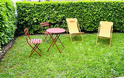 Kert, Appartement standing avec jardin, 4 personnes, stratégiquement situé (Appartement standing avec jardin, 4 personnes, strategiquement situe) in Mantes-la-Jolie Kert, Appartement standing avec jardin, 4 personnes, stratégiquement situé (Appartement standing avec jardin, 4 personnes, strategiquement situe) in Mantes-la-Jolie