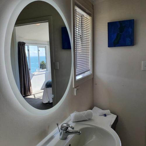 Bathroom, Oneroa Bay View Apartment in Oneroa Bathroom, Oneroa Bay View Apartment in Oneroa
