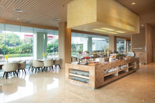 Restaurant, Louis Kienne Cikarang Hotel & Service Apartment in Cikarang Restaurant, Louis Kienne Cikarang Hotel & Service Apartment in Cikarang