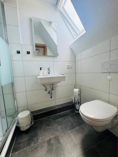 Baño, Komfort Apartment 2 in Bad Kreuznach mit einfachem 24h Self-Check-in in Bad Kreuznach Baño, Komfort Apartment 2 in Bad Kreuznach mit einfachem 24h Self-Check-in in Bad Kreuznach