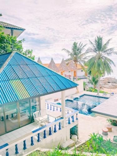 Swimming pool, Simple Life Talay and Divers Resort in Ko Tao Swimming pool, Simple Life Talay and Divers Resort in Ko Tao