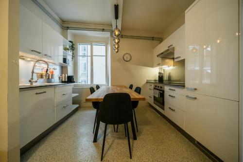 keuken, City Apartment with Rooftop Terrace in Biel keuken, City Apartment with Rooftop Terrace in Biel