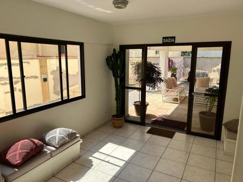 Apto confortavel, Praia das Asturias 5 min a pe, garagem, 2 quarto ar, suite, wi-fi in Vila Luis Antonio Apto confortavel, Praia das Asturias 5 min a pe, garagem, 2 quarto ar, suite, wi-fi in Vila Luis Antonio