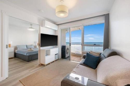 m² 1 spavaća soba, 1 privatna kupaonica Apartman u Burleigh Heads
(Premium Oceanfront Unit Regency on the Beach 705) in Palm plaža m² 1 spavaća soba, 1 privatna kupaonica Apartman u Burleigh Heads
(Premium Oceanfront Unit Regency on the Beach 705) in Palm plaža