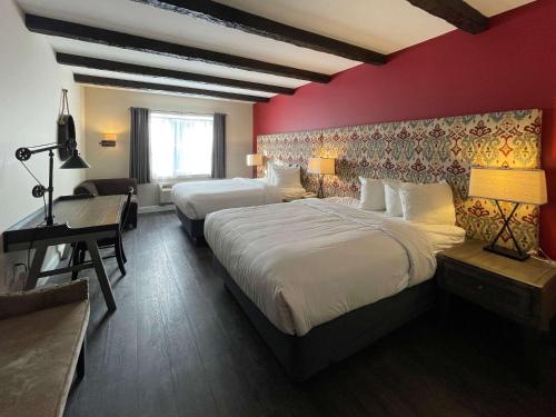 เดอะเซนจูรี เฮาส์, แอสเซนด์ โฮเทล คอลเล็กชั่น (The Century House, Ascend Hotel Collection) in ลัตแทม (NY) เดอะเซนจูรี เฮาส์, แอสเซนด์ โฮเทล คอลเล็กชั่น (The Century House, Ascend Hotel Collection) in ลัตแทม (NY)