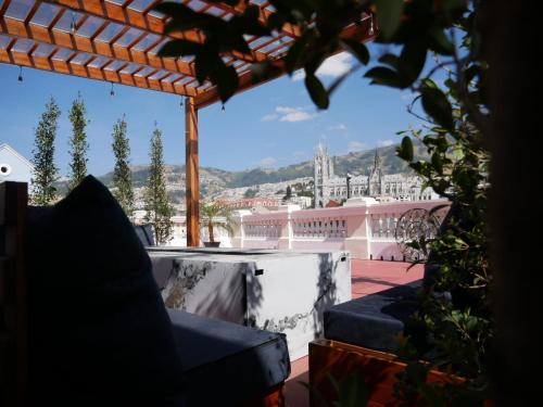Erkély/terasz, Casona 1914 Quito - Gothic Cathedral View Rooftop in Guangacalle Erkély/terasz, Casona 1914 Quito - Gothic Cathedral View Rooftop in Guangacalle