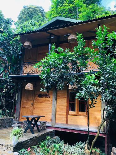 Nhà A Rúa (Nha A Rua) in Ban Kam Nhà A Rúa (Nha A Rua) in Ban Kam