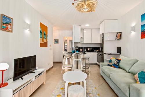 "L'Idyllique" Parking, Piscine, Plage, Calme assure, Gare in Roquebrune-Cap-Martin "L'Idyllique" Parking, Piscine, Plage, Calme assure, Gare in Roquebrune-Cap-Martin