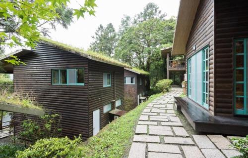 Exterior view, Ming Chi Shan Zhuang near Mingchih Forest Recreation Area Exterior view, Ming Chi Shan Zhuang near Mingchih Forest Recreation Area