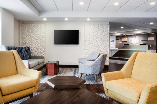 Előcsarnok, Holiday Inn Express & Suites Cincinnati Riverfront By IHG in Covington Előcsarnok, Holiday Inn Express & Suites Cincinnati Riverfront By IHG in Covington